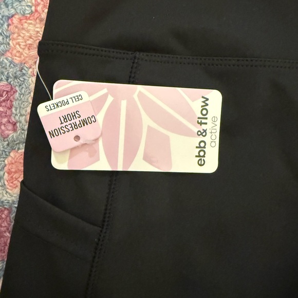 Black Women's Compression Shorts Size Large NWT - Picture 2 of 7